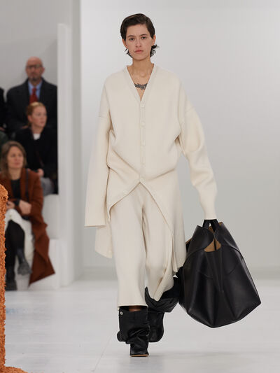 Herbst/Winter 2023 LOEWE Damen-Show