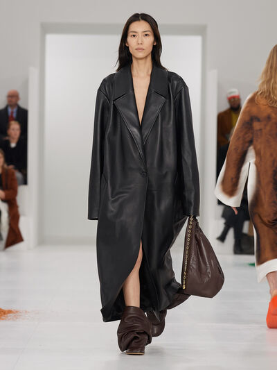 Herbst/Winter 2023 LOEWE Damen-Show