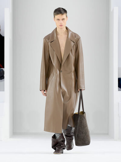 Fall winter 23 LOEWE men show look 40