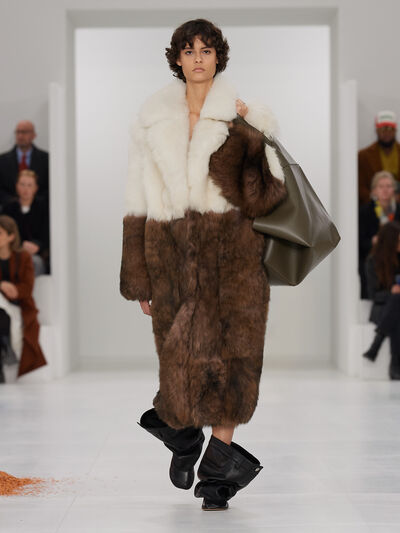 Herbst/Winter 2023 LOEWE Damen-Show