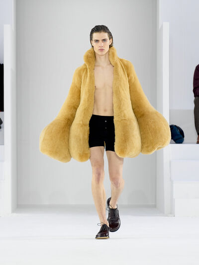 Fall winter 23 LOEWE men show look 44