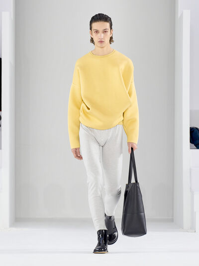 Fall winter 23 LOEWE men show look 1