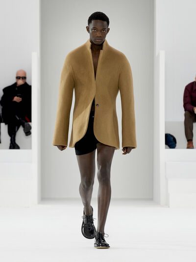 Fall winter 23 LOEWE men show look 36