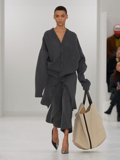 Fall Winter 2023 LOEWE Women show