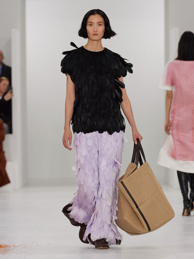 Herbst/Winter 2023 LOEWE Damen-Show