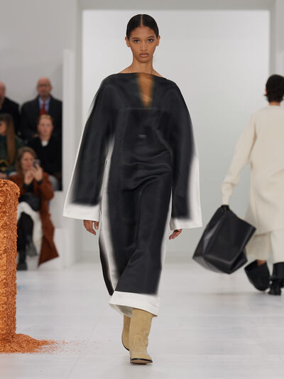 Fall Winter 2023 LOEWE Women show