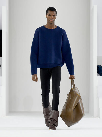 Fall winter 23 LOEWE men show look 47