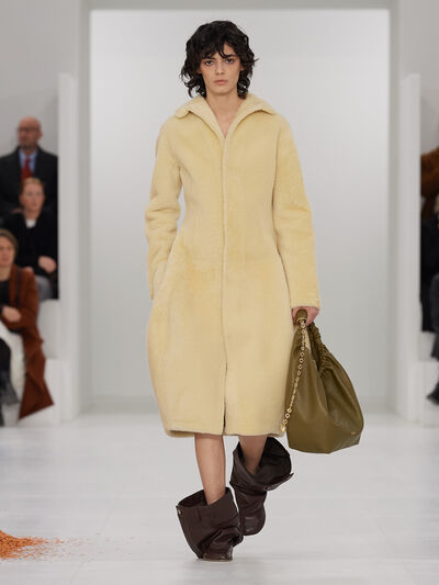 Herbst/Winter 2023 LOEWE Damen-Show