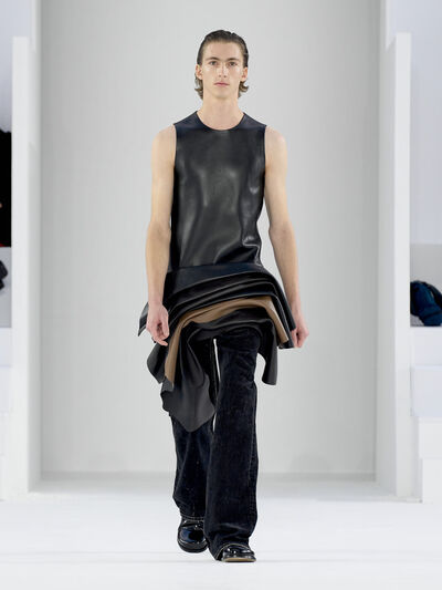 Fall winter 23 LOEWE men show look 43