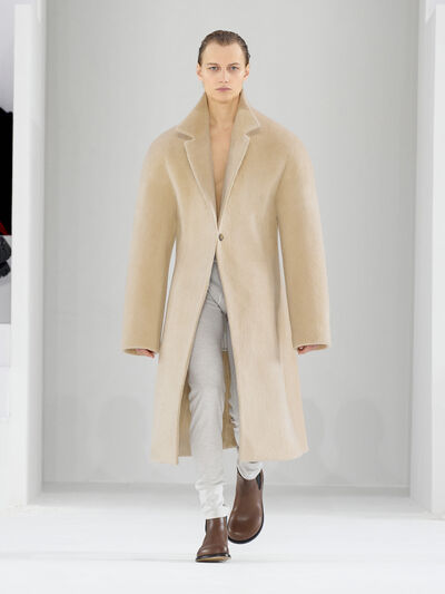 Fall winter 23 LOEWE men show look 27