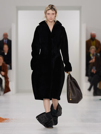 Sfilata Donna Autunno Inverno 2023 LOEWE