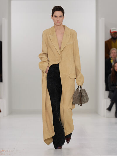 Sfilata Donna Autunno Inverno 2023 LOEWE