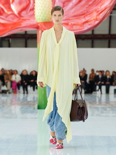 Look 53 della sfilata Donna LOEWE Primavera Estate 2023