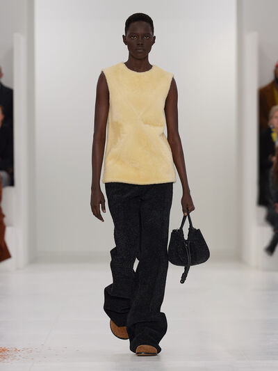 Fall Winter 2023 LOEWE Women show