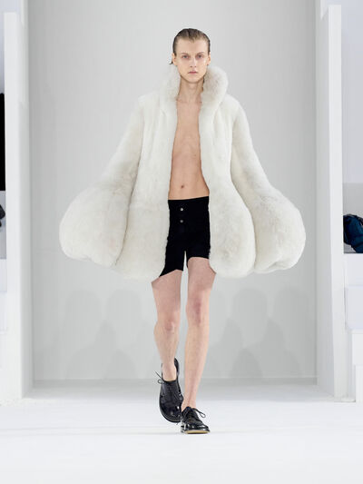 Fall winter 23 LOEWE men show look 45